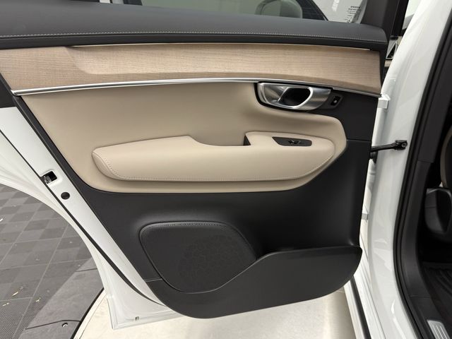 2026 Volvo XC90 Plus - Photo 20
