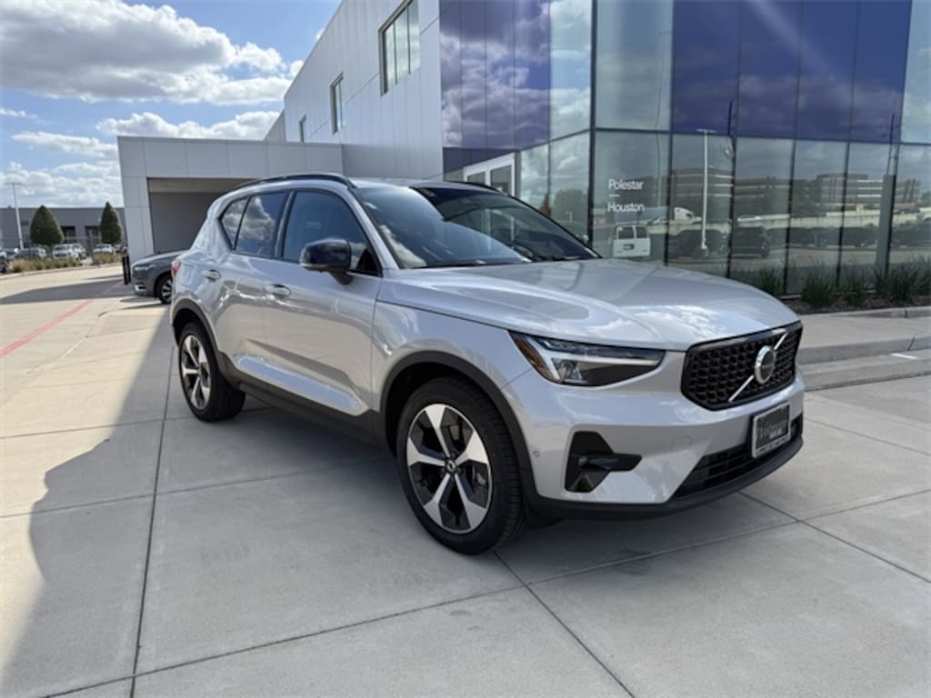 Certified 2025 Volvo XC40 B5 Plus Dark Theme SUV