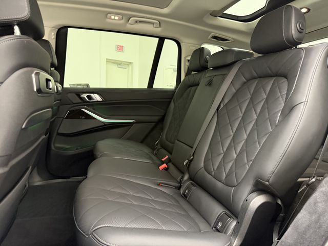2025 BMW X7 40i - Photo 25