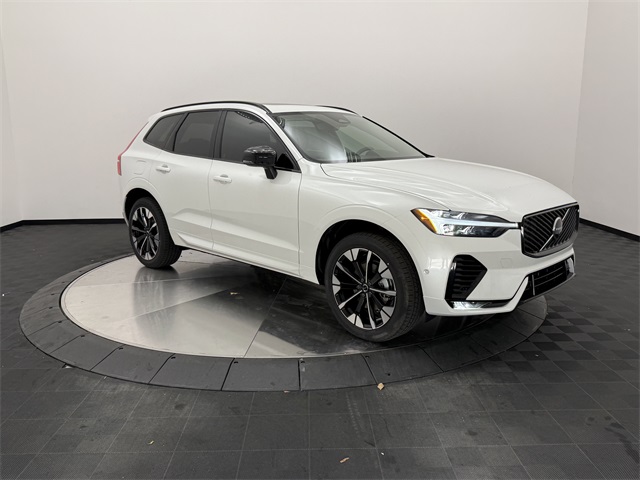 2026 Volvo XC60 Plus's photo