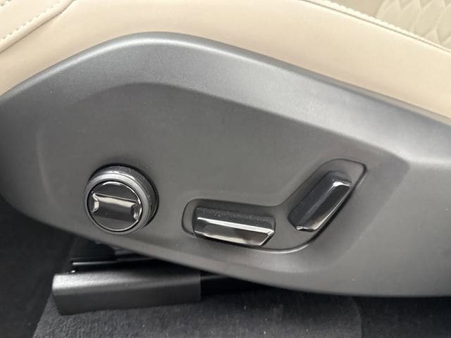 2026 Volvo XC90 Plus - Photo 29