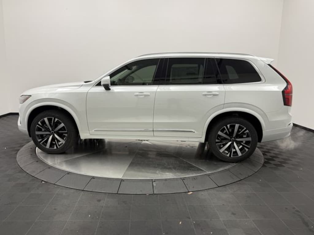 New 2026 Volvo XC90 B5 Core SUV