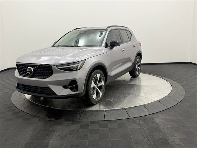 2026 Volvo XC40 Plus photo 3