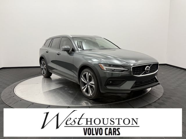 2026 Volvo V60 Cross Country Plus's photo