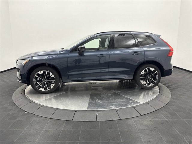2026 Volvo XC40 B5 Plus photo 4