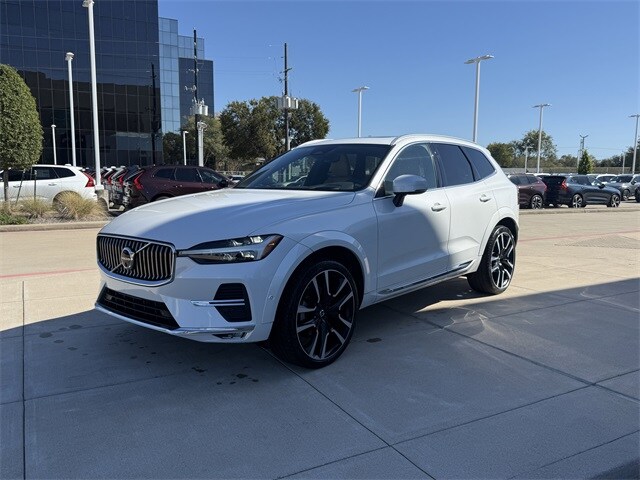 2023 Volvo XC60 B5 Ultimate photo 2