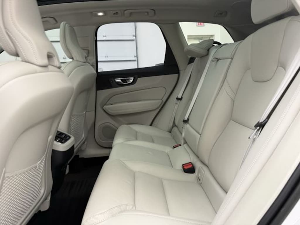 New 2026 Volvo XC60 plug-in hybrid T8 Plus SUV
