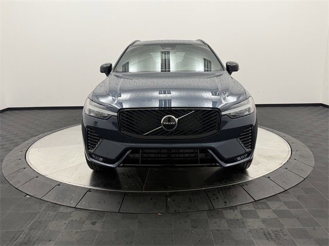 2026 Volvo XC60 B5 Core photo 2