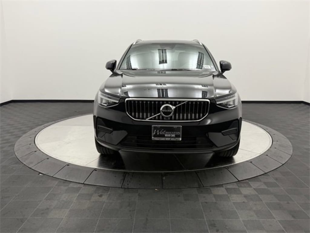 Certified 2025 Volvo XC40 Core Bright Theme B5 AWD Core Bright Theme