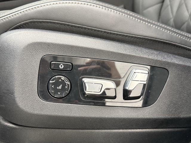 2025 BMW X7 40i - Photo 27