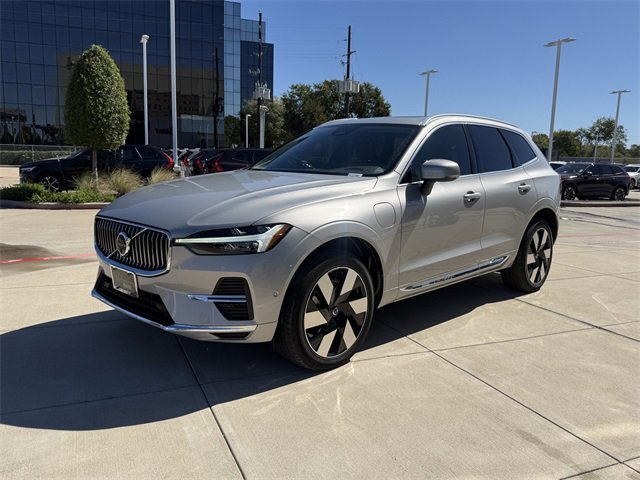 2023 Volvo XC60 Recharge Hybrid T8 eAWD Plus photo 3