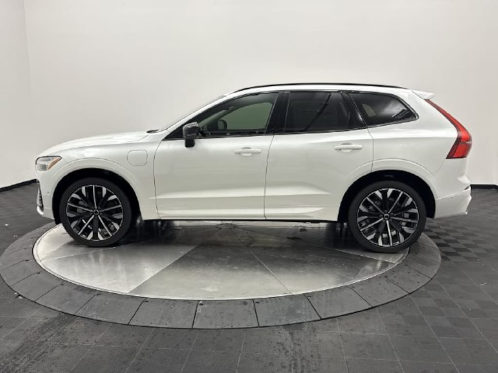 New 2026 Volvo XC60 plug-in hybrid T8 Ultra SUV