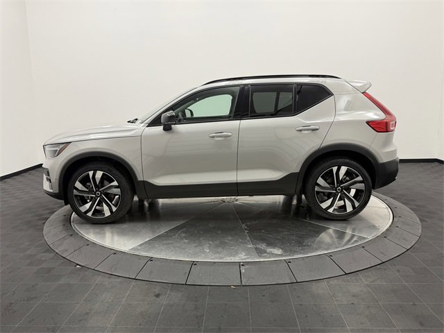 2025 Volvo XC40 AWD Plus photo 4