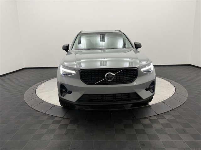 2026 Volvo XC40 Plus photo 2