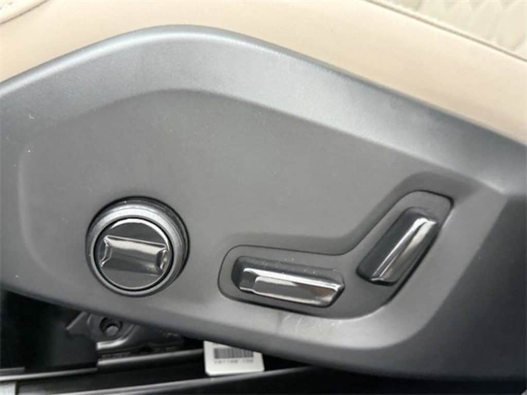 New 2026 Volvo XC60 B5 Plus SUV