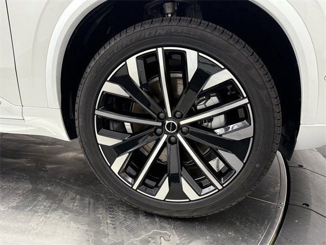 2026 Volvo XC90 Plus - Photo 9