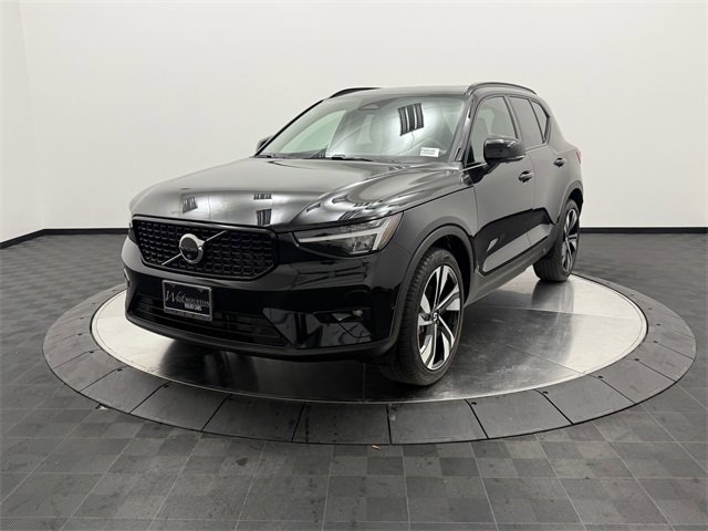 2025 Volvo XC40 AWD Plus photo 2