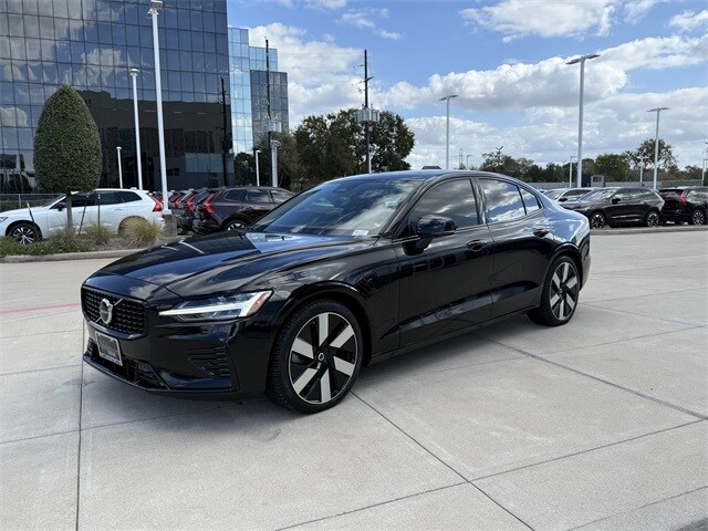 2024 Volvo S60 Recharge T8 Core photo 3