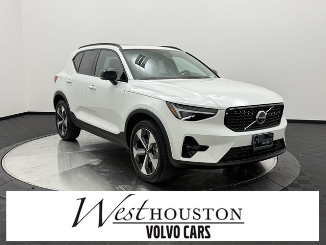 2026 Volvo XC40 B5 Plus Dark AWD's photo