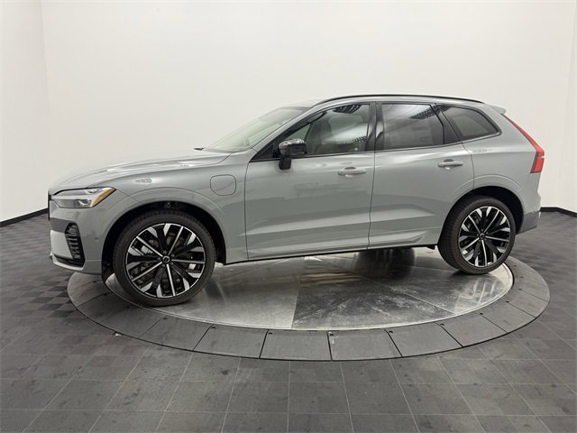 2026 Volvo XC60 Hybrid T8 photo 3