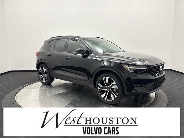2026 Volvo XC40 B5 Ultra Dark AWD's photo