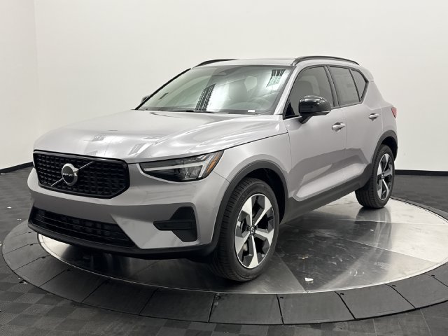 New 2026 Volvo XC40 B4 Core SUV