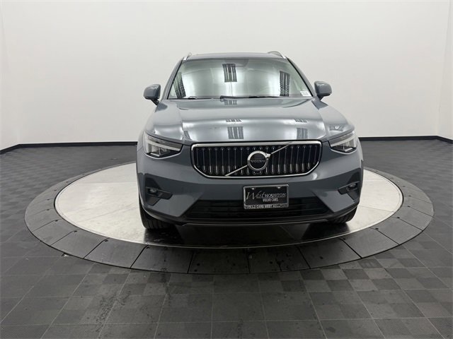2023 Volvo XC40 AWD Plus photo 2