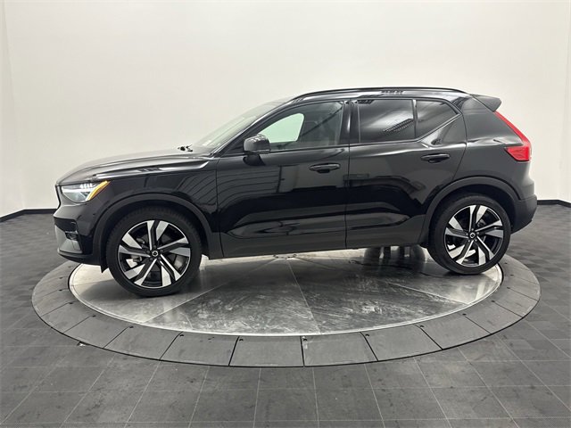 2025 Volvo XC40 AWD Plus photo 3