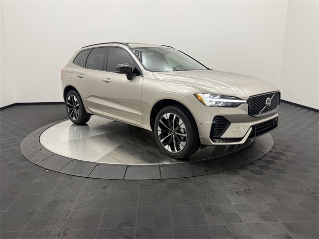 2026 Volvo XC60 Plus's photo