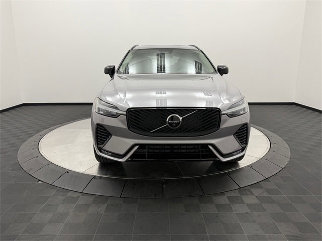 2026 Volvo XC60 B5 photo 2