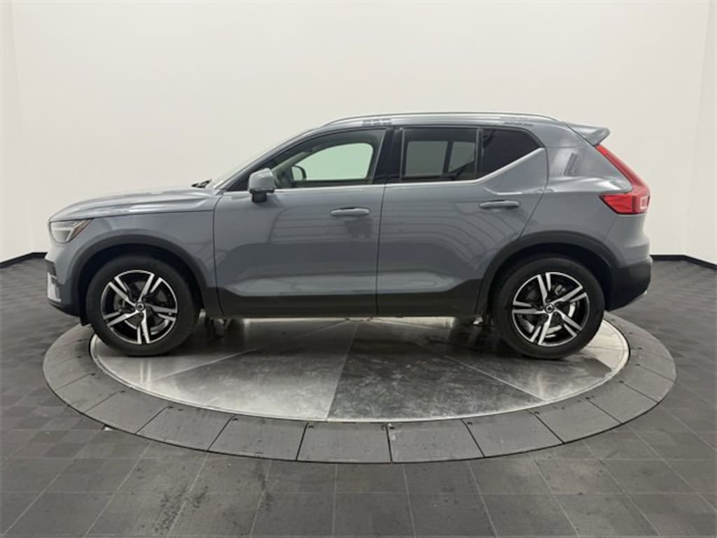 Certified 2023 Volvo XC40 Plus Bright Theme B5 AWD Plus Bright Theme