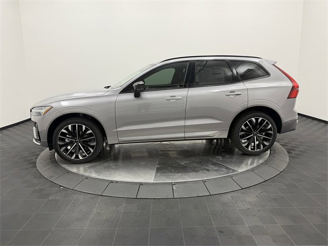 2026 Volvo XC60 B5 photo 4