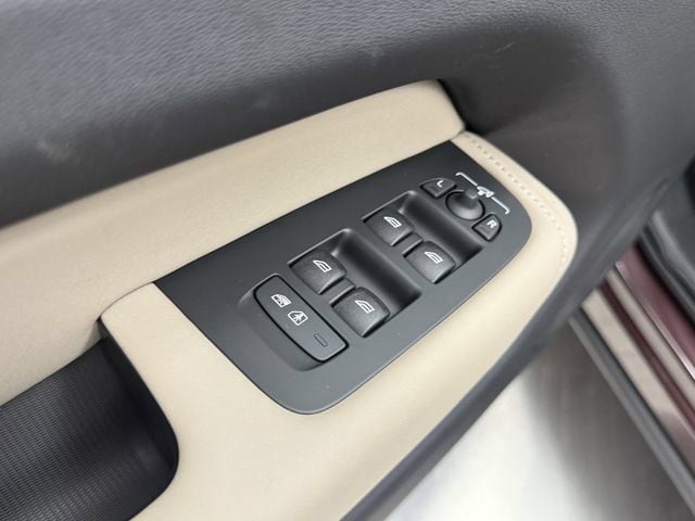 2026 Volvo XC60 Core - Photo 11