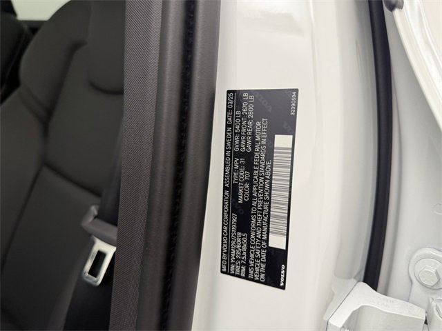 2025 Volvo XC60 B5 Core photo 5
