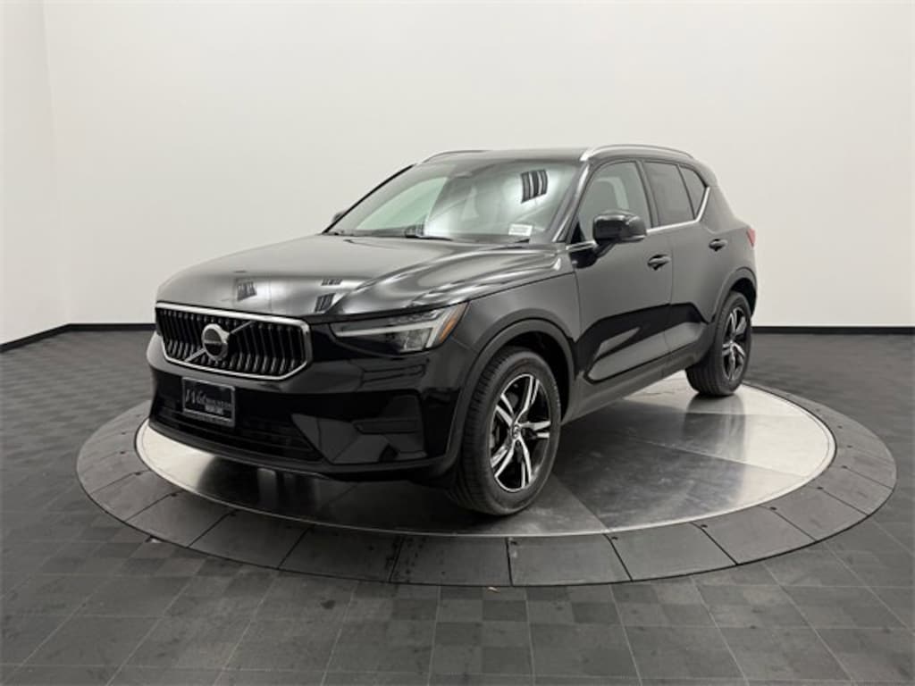 Certified 2025 Volvo XC40 Core Bright Theme B5 AWD Core Bright Theme