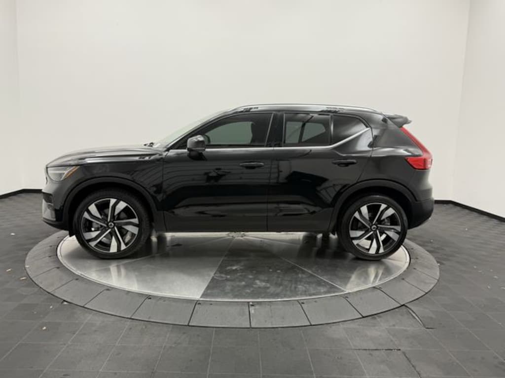 Certified 2024 Volvo XC40 B5 Plus Bright Theme SUV