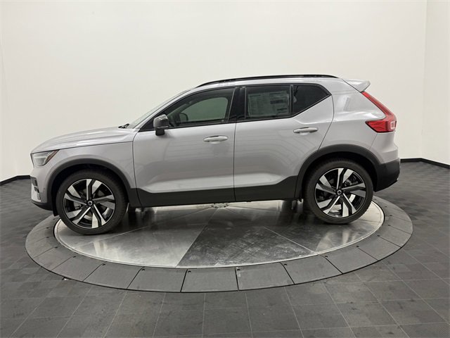 2026 Volvo XC40 photo 3