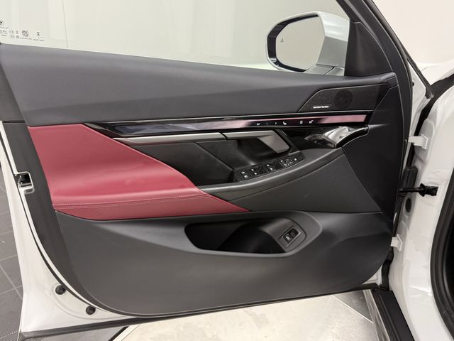 2025 BMW 5 Series 540i - Photo 11