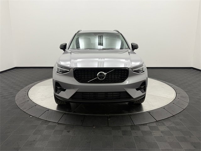 2026 Volvo XC40 Plus photo 2