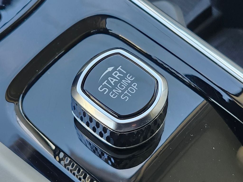 2025 Volvo XC60 Plus - Photo 25