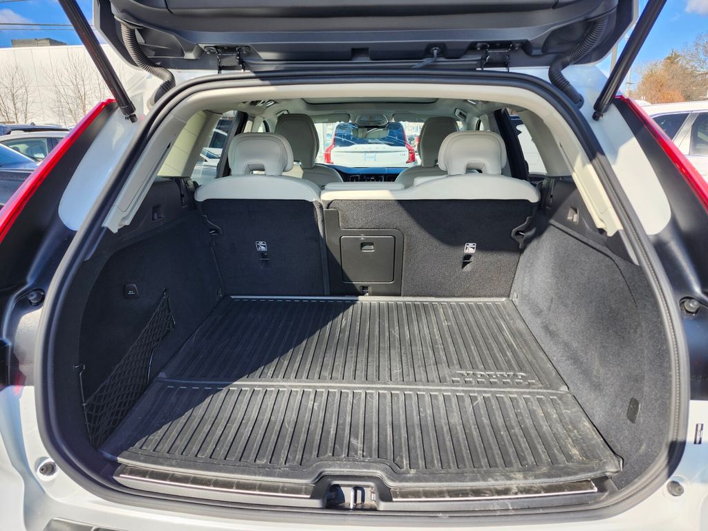 2025 Volvo XC60 Plus - Photo 32