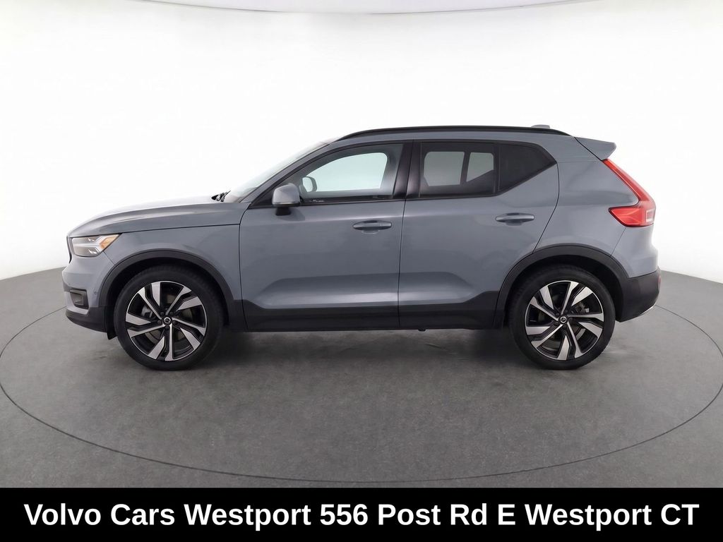 2023 Volvo XC40 B5 Plus Dark AWD's photo
