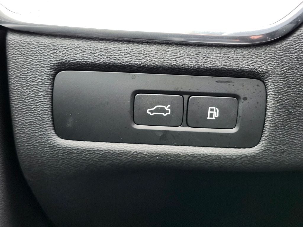 2025 Volvo XC60 Plus - Photo 21