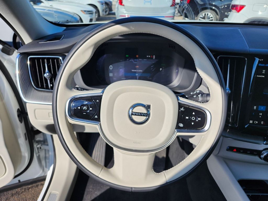 2025 Volvo XC60 Plus - Photo 27