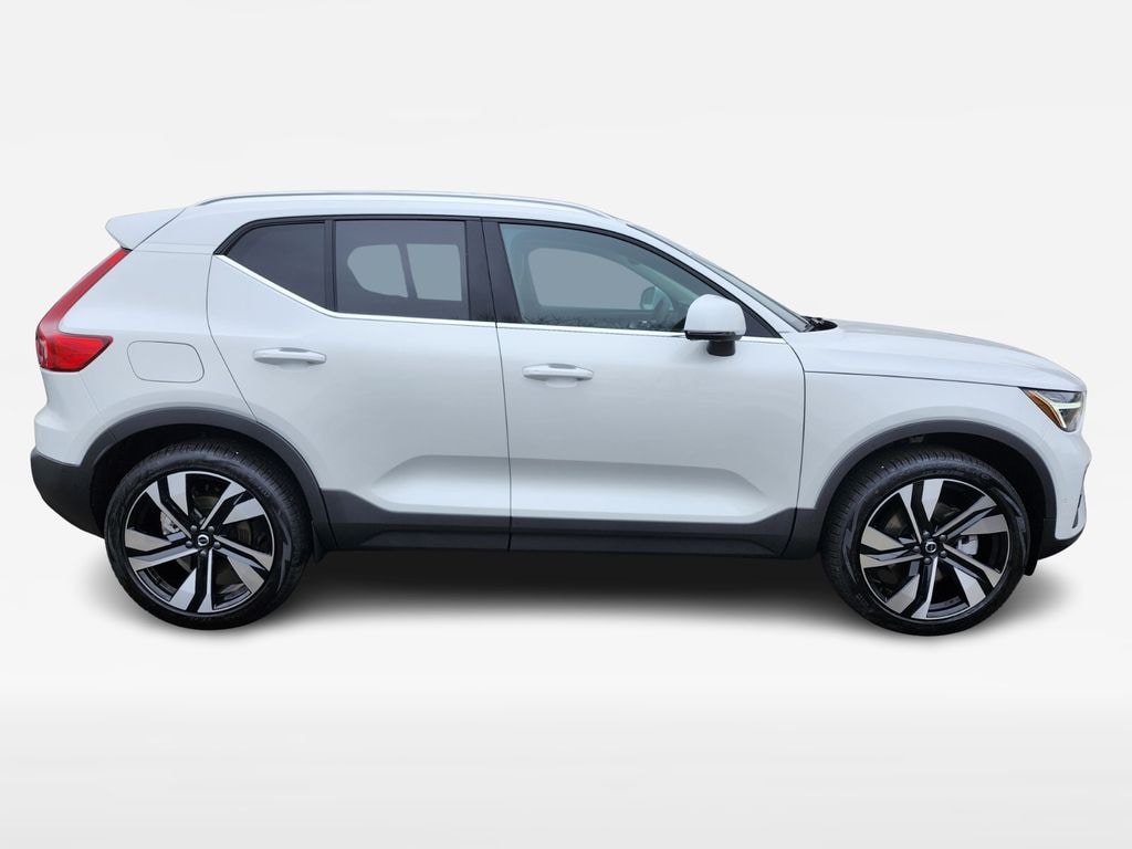 New 2025 Volvo XC40 B5 Ultra Bright Theme SUV