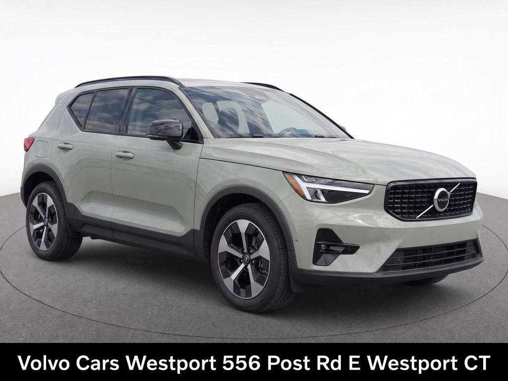 2025 Volvo XC40