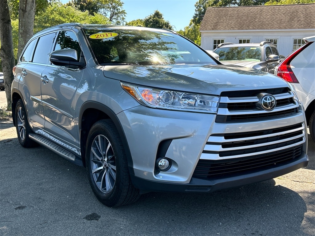 Used 2017 Toyota Highlander XLE with VIN 5TDJZRFH2HS457462 for sale in Westport, CT