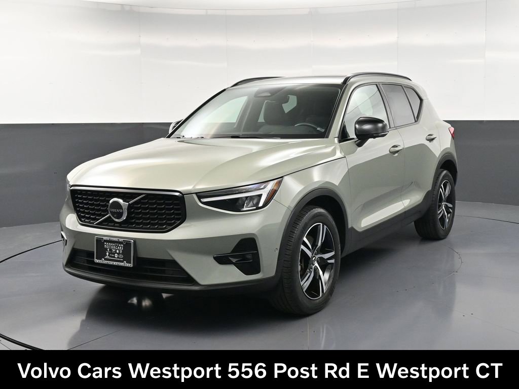 2023 Volvo XC40 Plus Dark Theme AWD photo