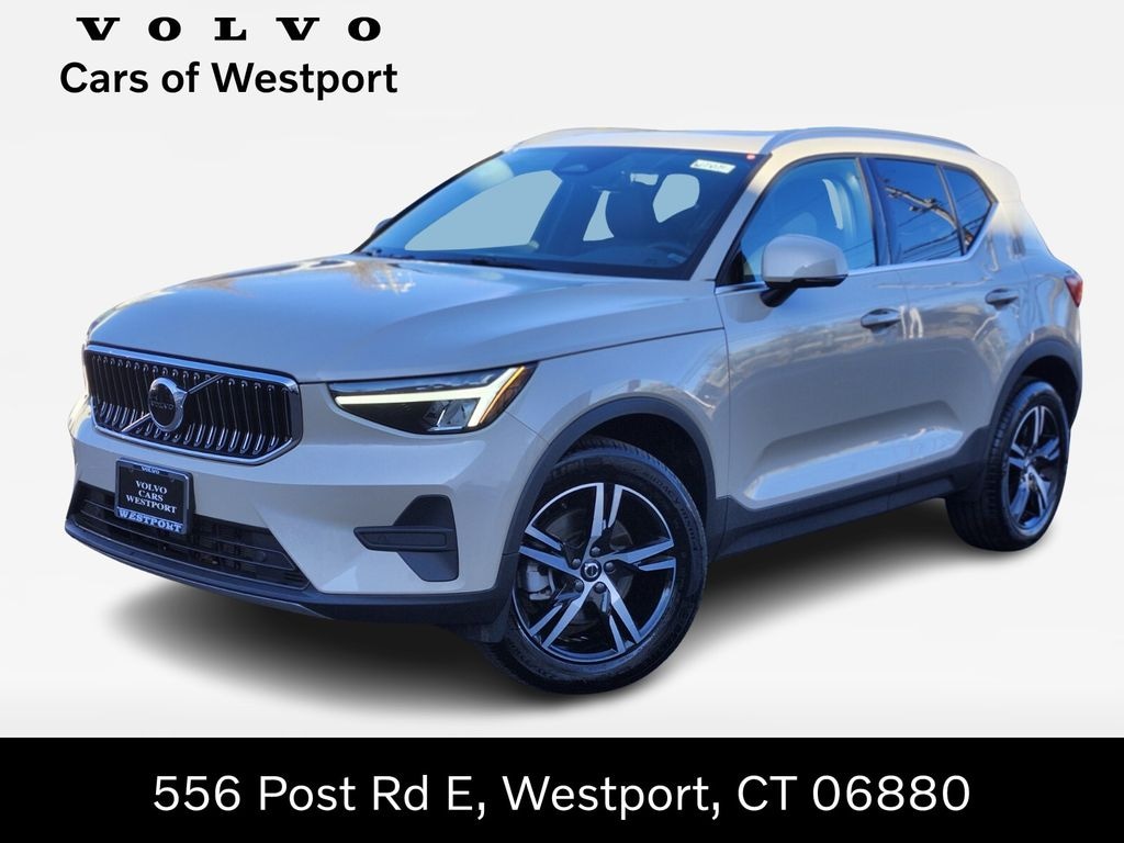 New 2025 Volvo XC40 B5 Core Bright Theme SUV