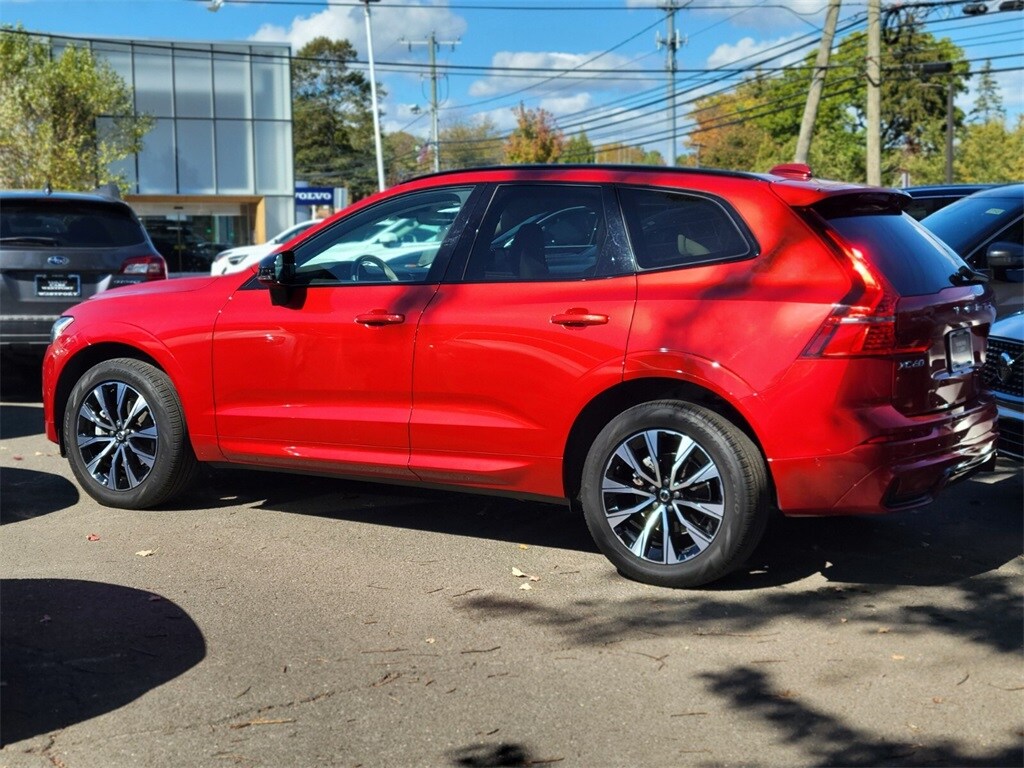 2023 Volvo XC60 B5 Plus photo 3